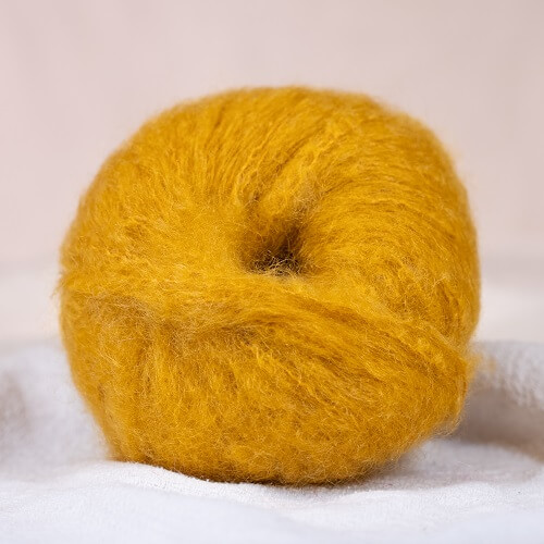 Fil à tricoter mohair de chevreaux jaune moutarde